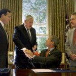 Rep. Murtha shakes hands with Pres. Bush